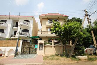 Crystal Guest House, Gurgaon 1